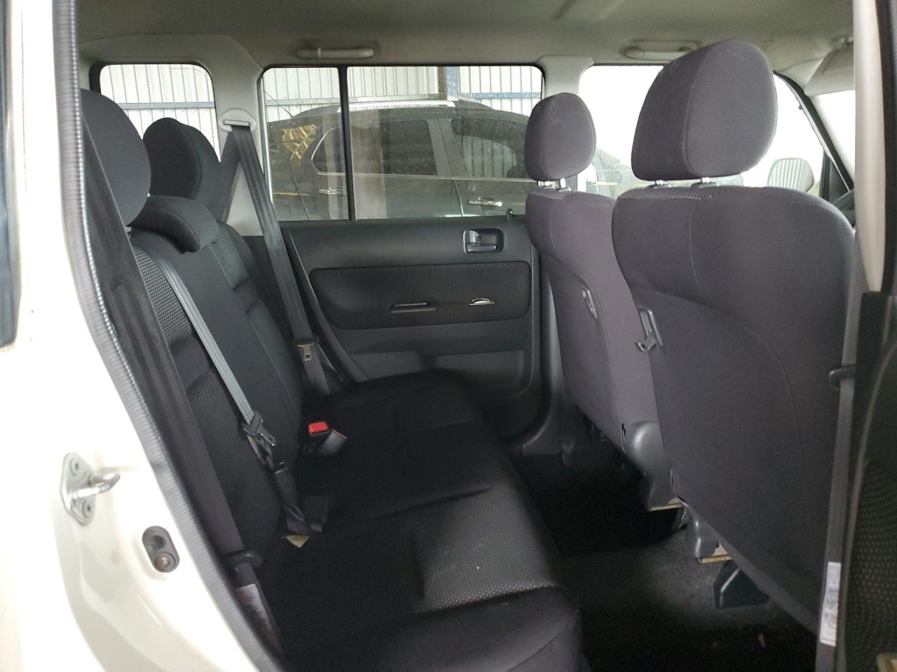 Toyota Scion Xb Image 9