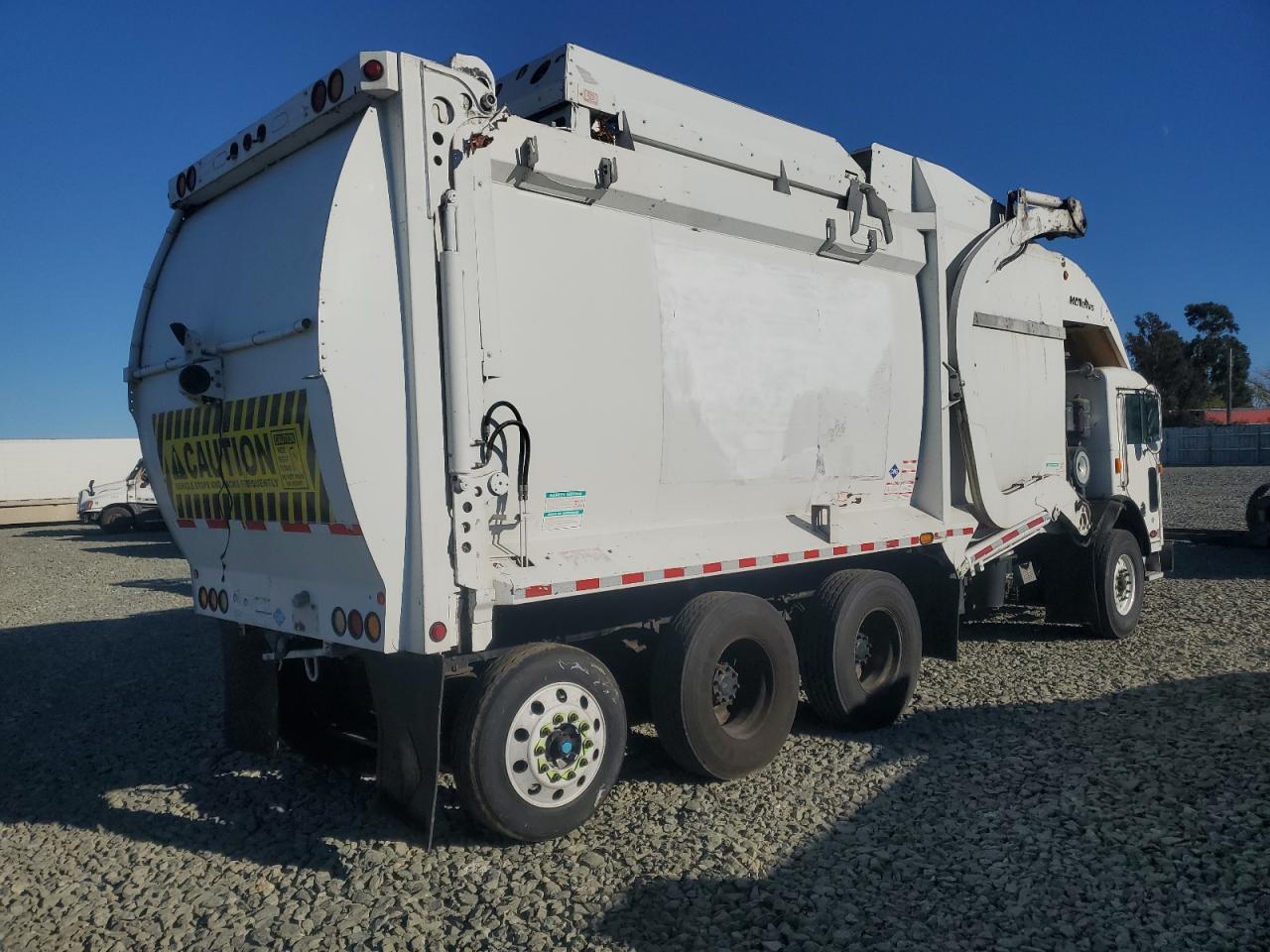 Peterbilt Tractor 320 Image 8