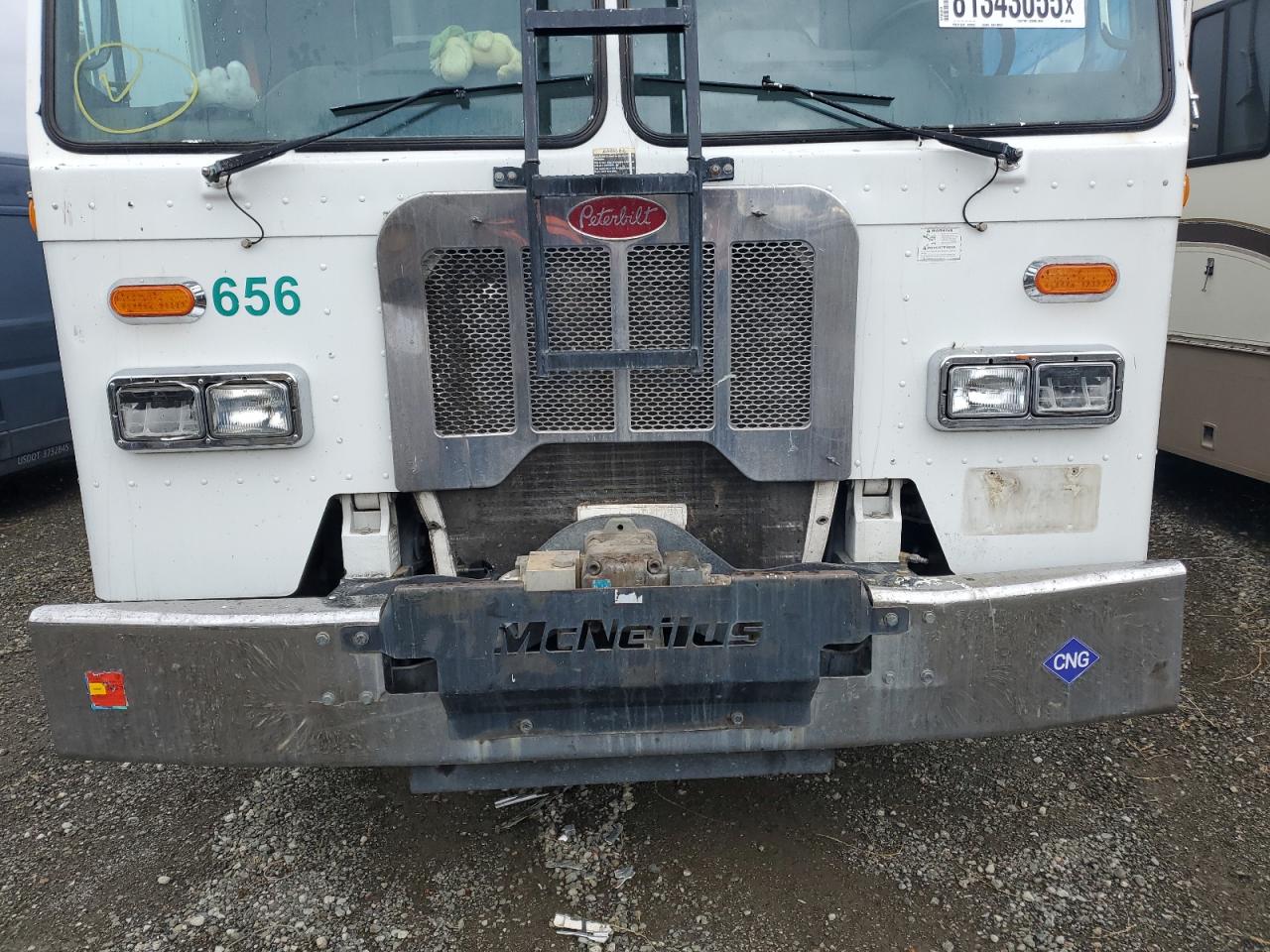 Peterbilt Tractor 320 Image 7