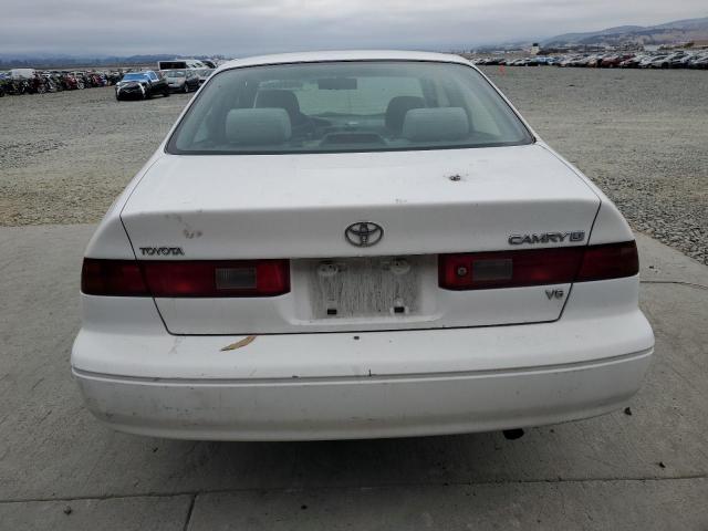 Toyota Camry Le Image 9