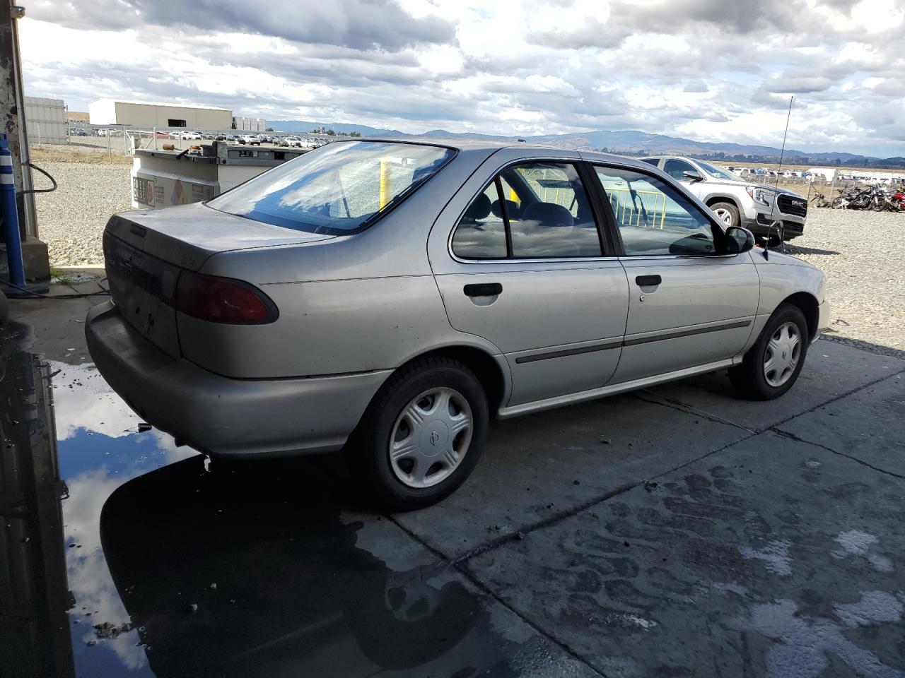 Nissan Sentra E Image 3