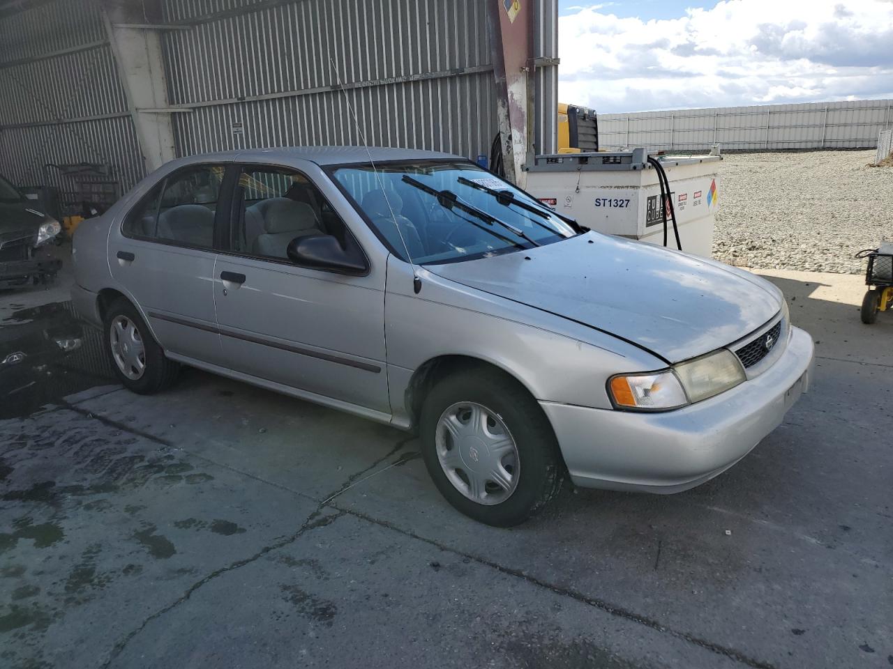 Nissan Sentra E Image 2