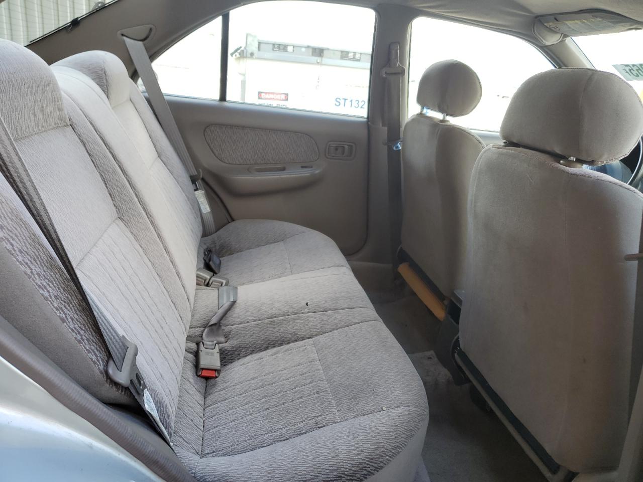 Nissan Sentra E Image 8