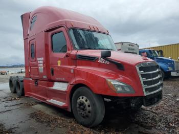  Salvage Freightliner Cascadia 1