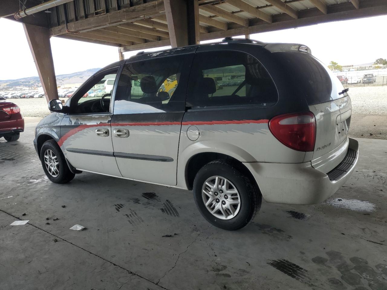 Dodge Caravan Sport Image 3