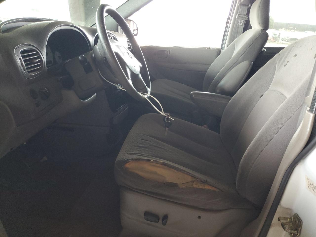 Dodge Caravan Sport Image 7