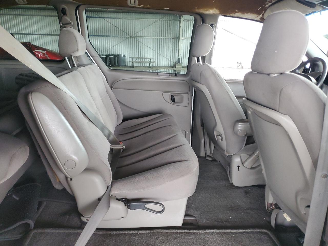 Dodge Caravan Sport Image 9