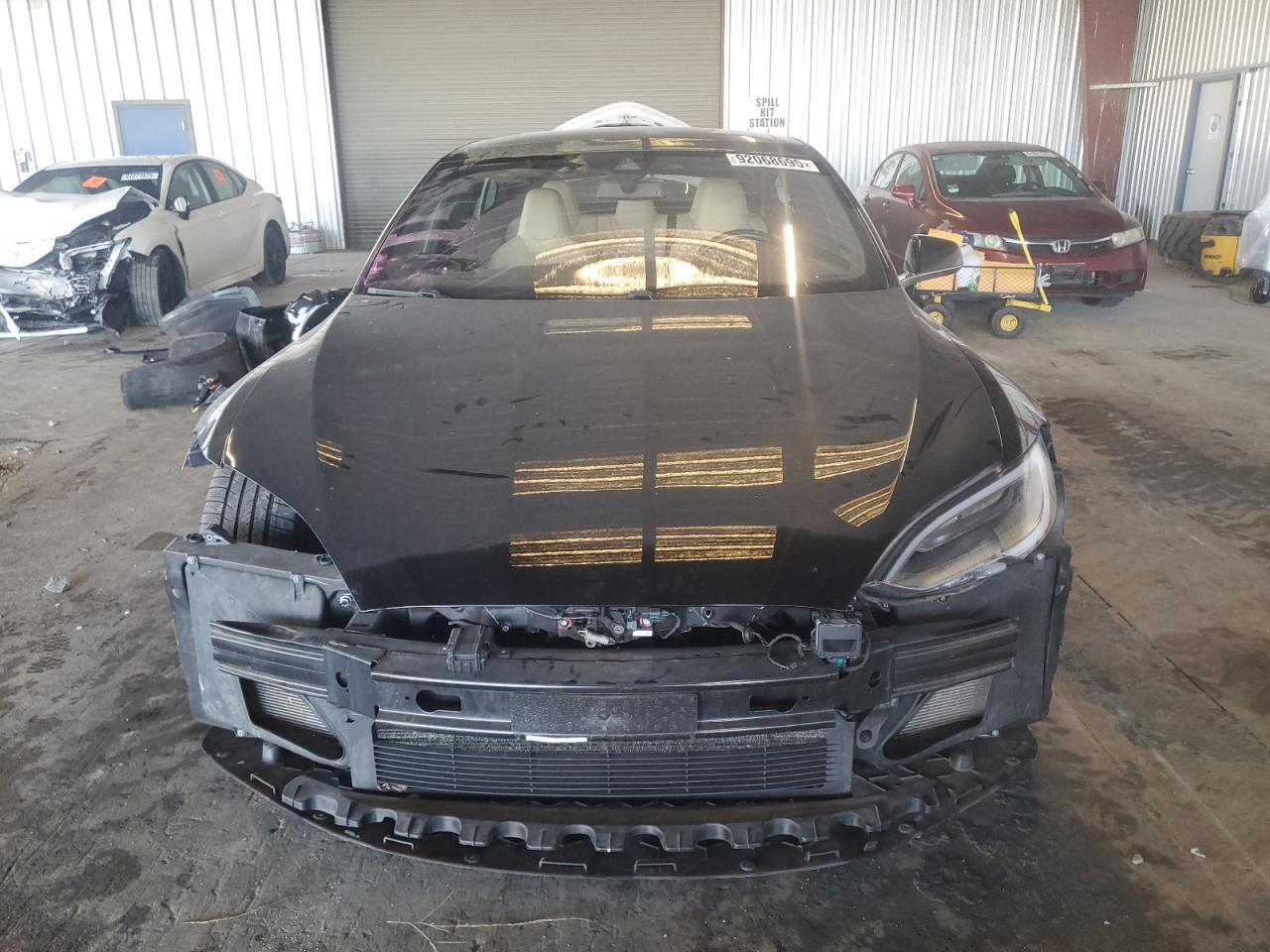 Tesla Model S Image 5