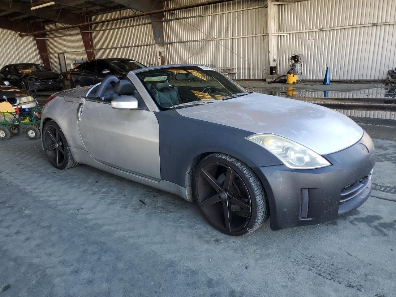 Nissan 350Z Roadster Image 3