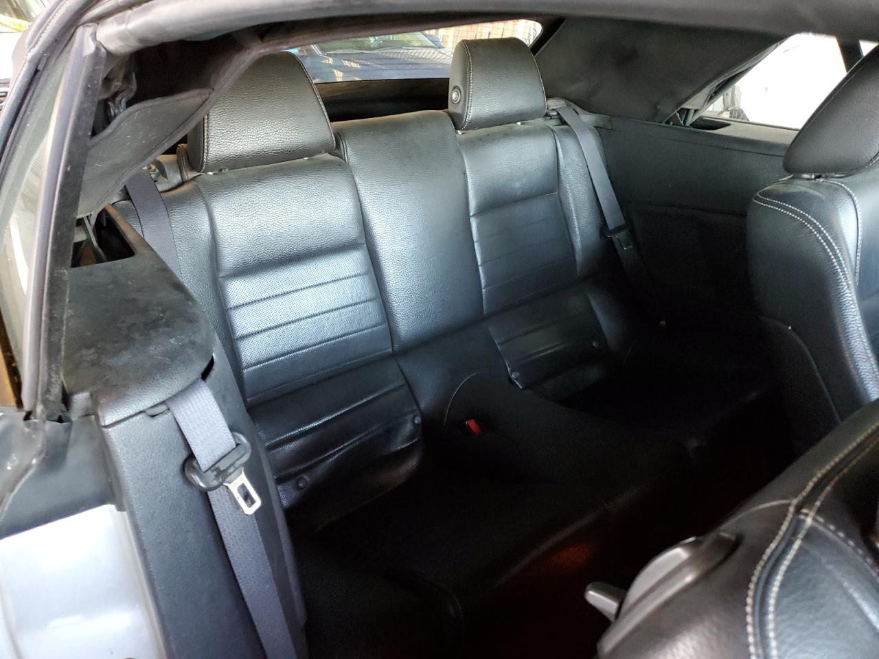 Ford Mustang Image 8