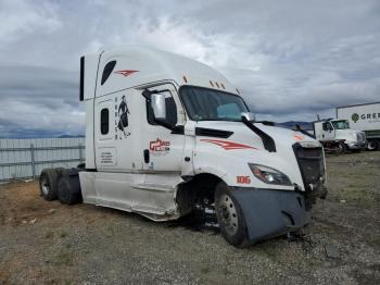  Salvage Freightliner Cascadia 1