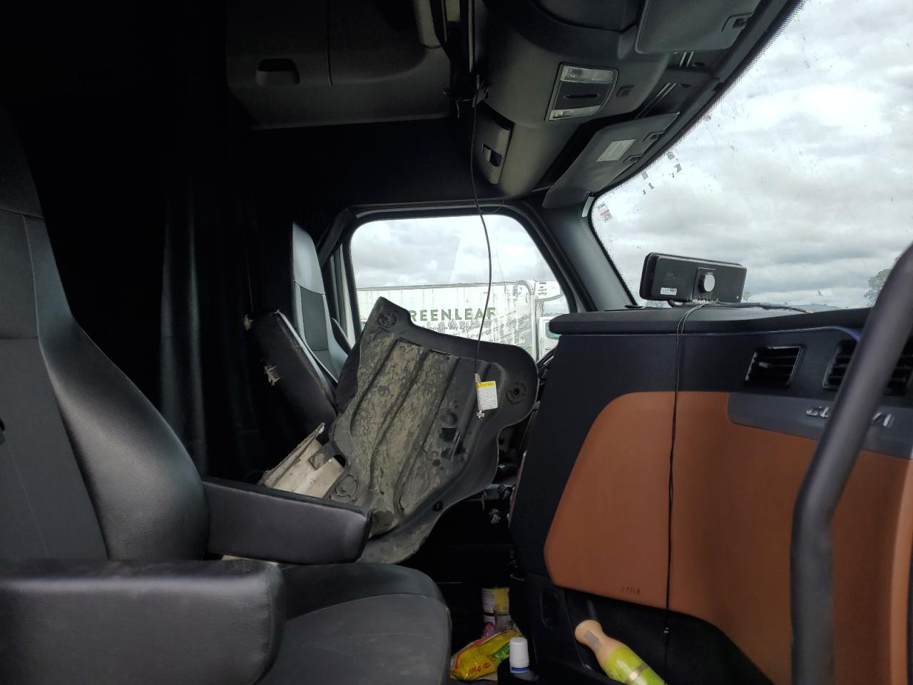 Freightliner Cascadia 1 Image 2