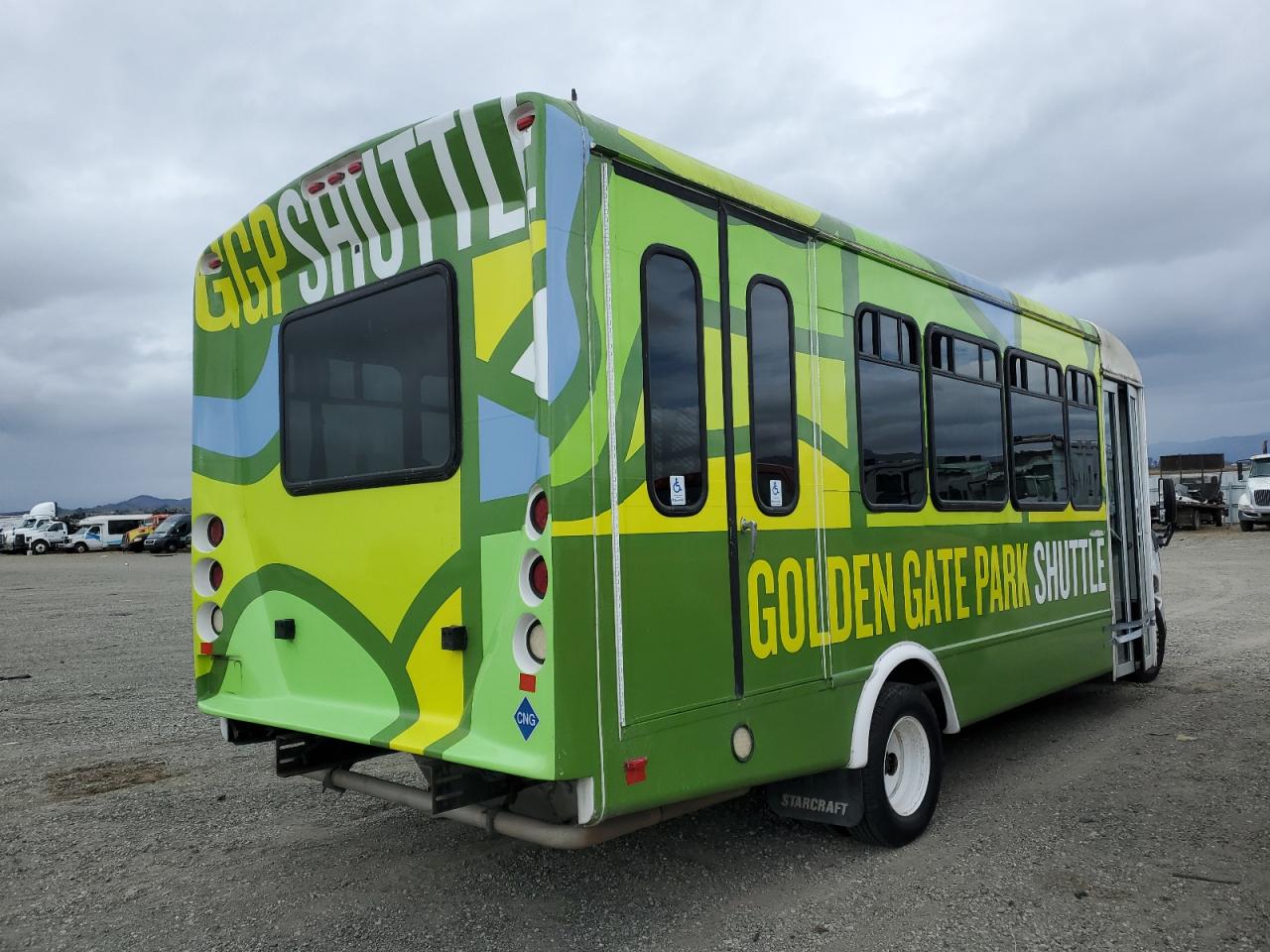 Ford Econoline E450 Super Duty Cutaway Van Image 3