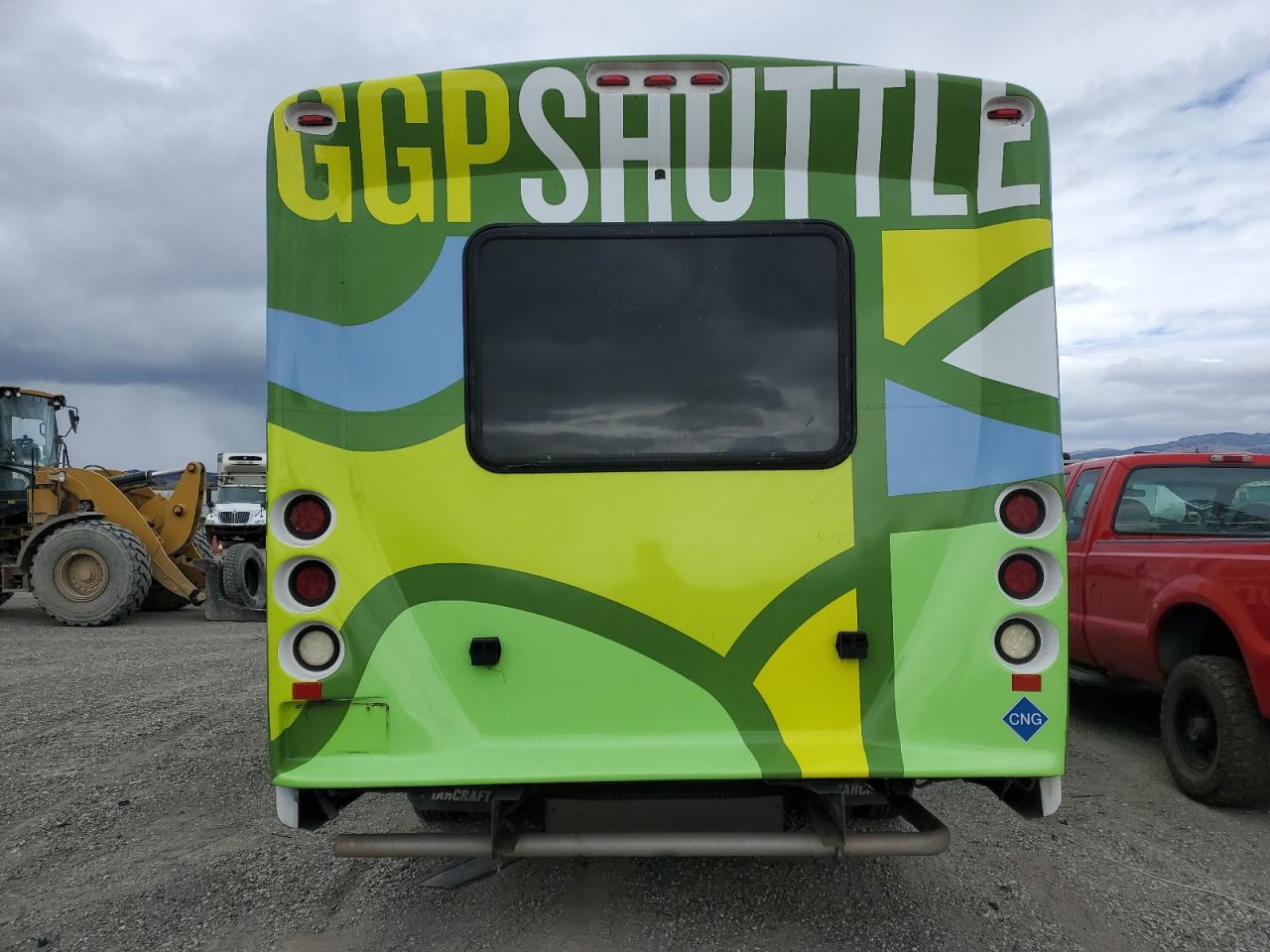 Ford Econoline E450 Super Duty Cutaway Van Image 5