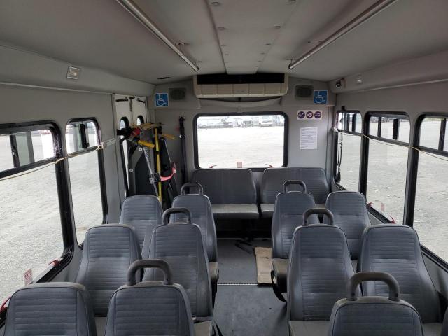 Ford Econoline E450 Super Duty Cutaway Van Image 10