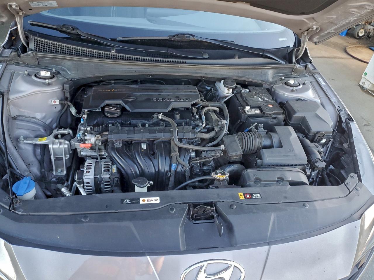 Hyundai ELANTRA Sel Image 12