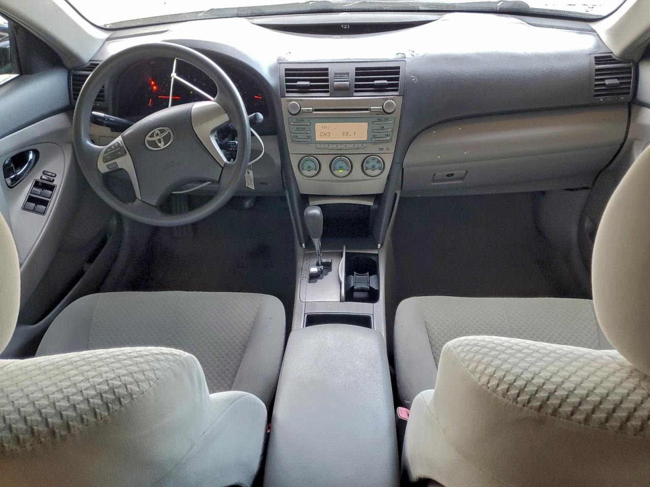 Toyota Camry Se Image 9