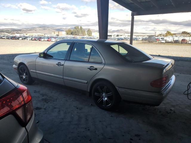 Mercedes-Benz E-Class 320 Image 4