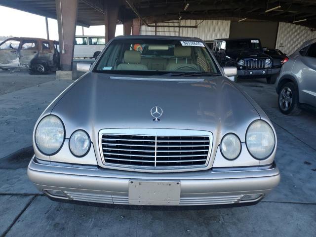 Mercedes-Benz E-Class 320 Image 5