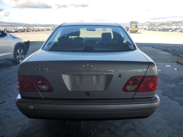 Mercedes-Benz E-Class 320 Image 6