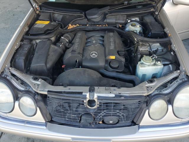 Mercedes-Benz E-Class 320 Image 10