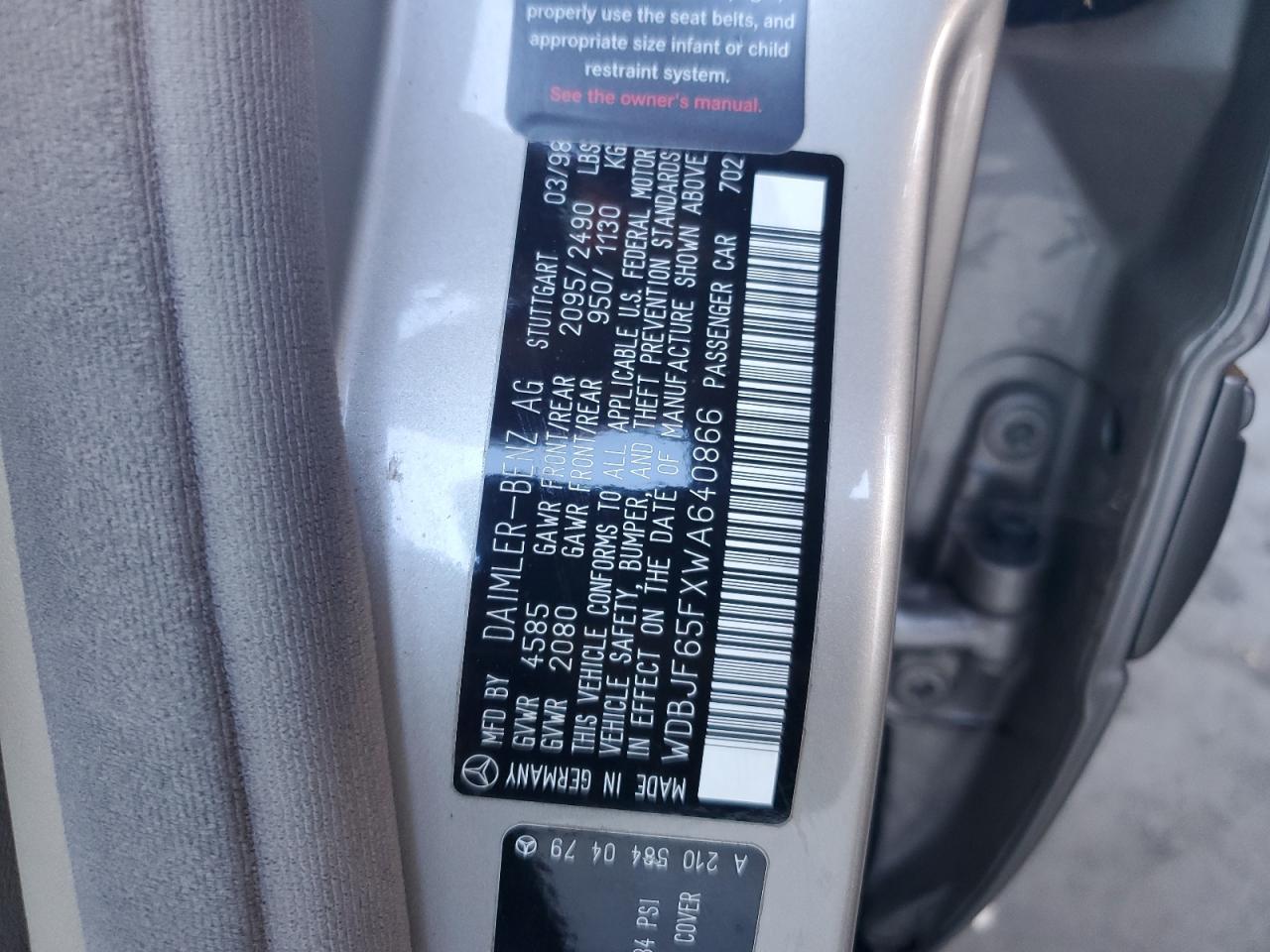 Mercedes-Benz E-Class 320 Image 12