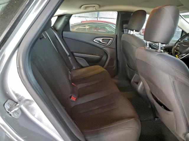 Chrysler 200 Limited Image 10