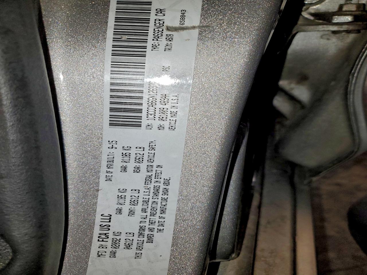 Chrysler 200 Limited Image 12