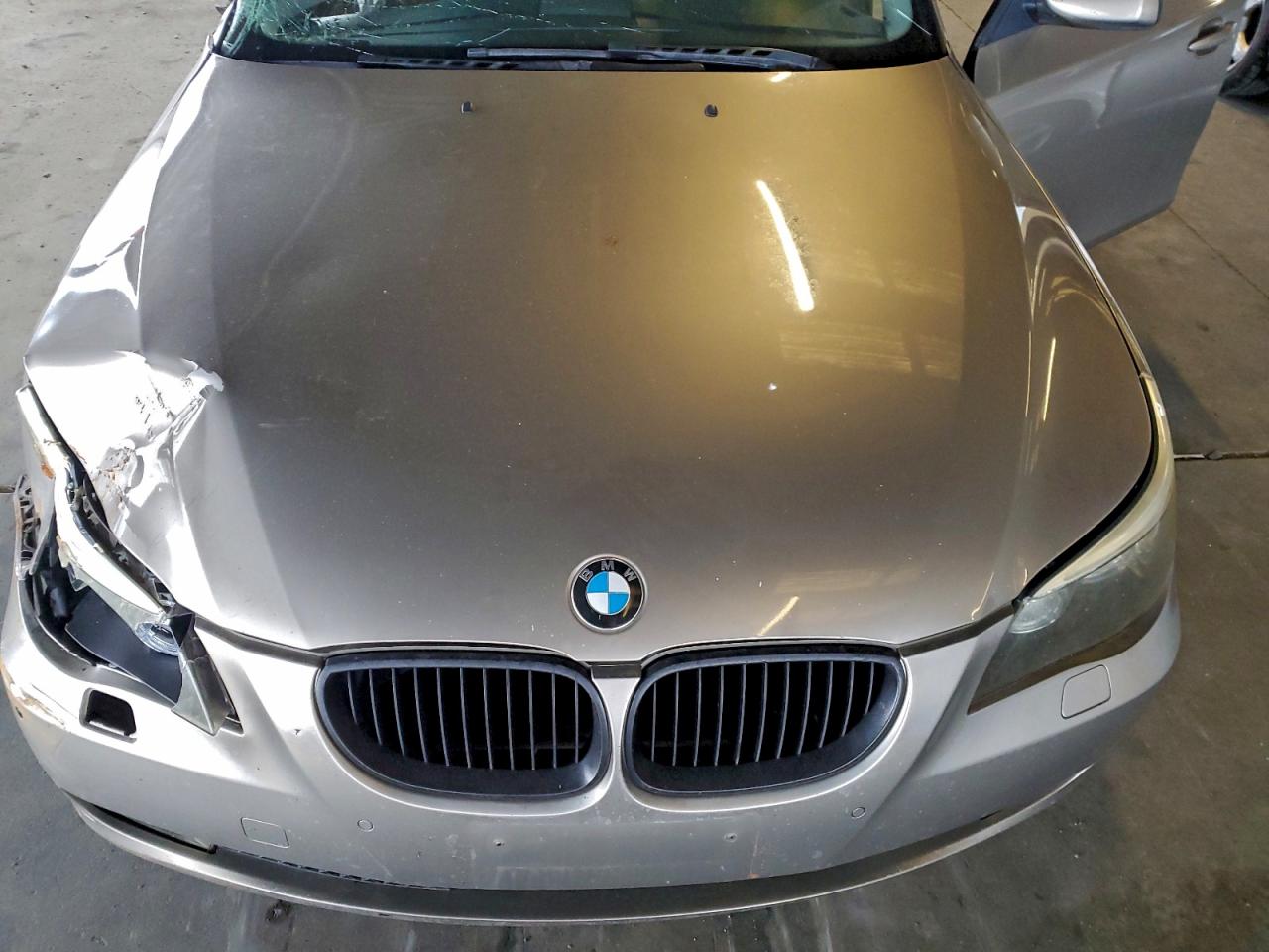 BMW 5 Series Xi Image 10