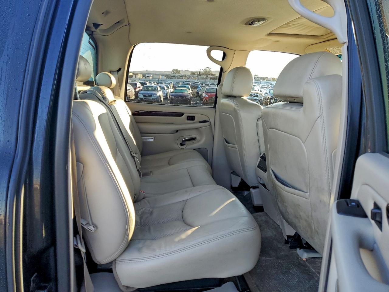 Cadillac Escalade Ext Image 2