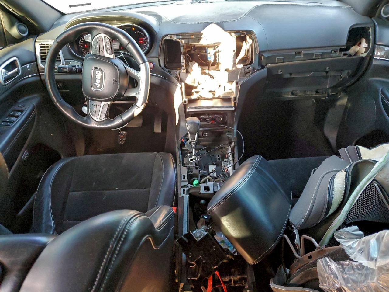 Jeep Grand Cherokee Srt-8 Image 4