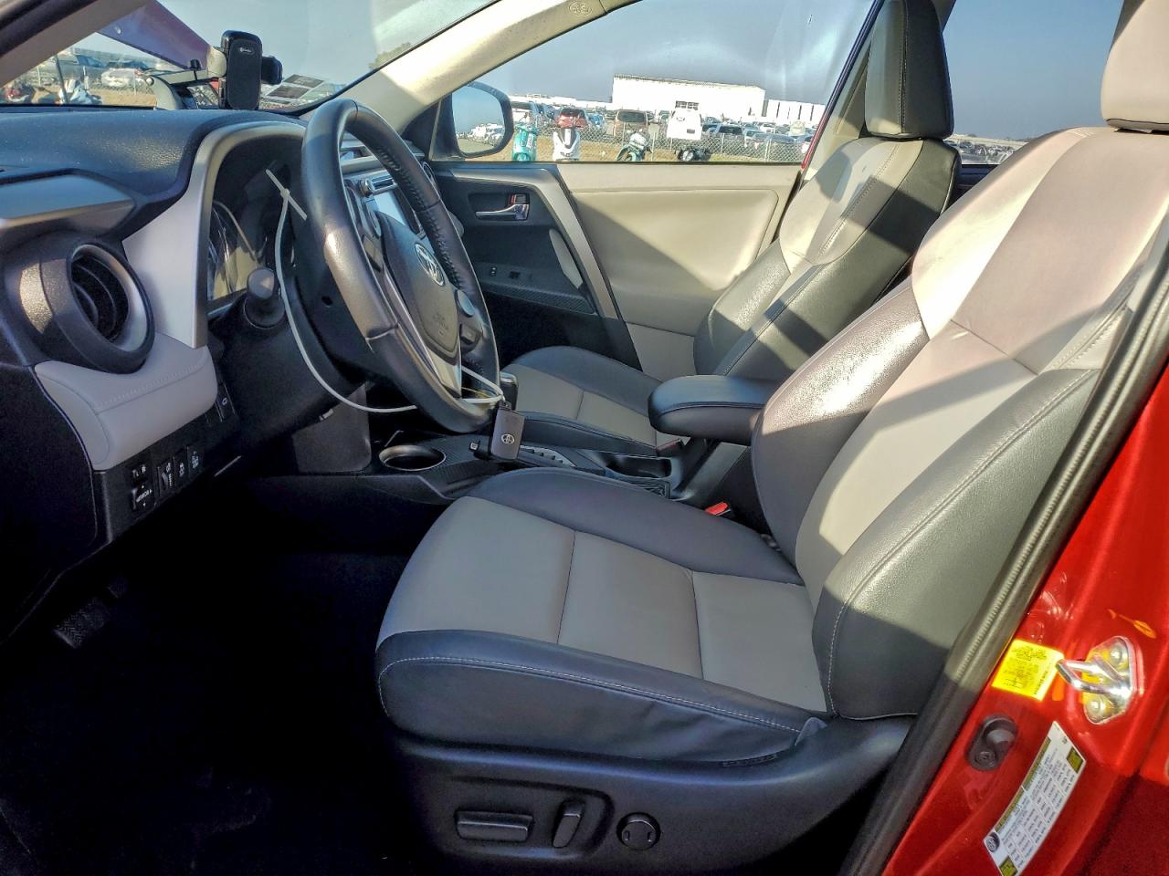 Toyota RAV4 Limited Image 6