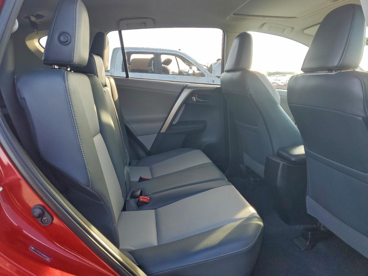 Toyota RAV4 Limited Image 5