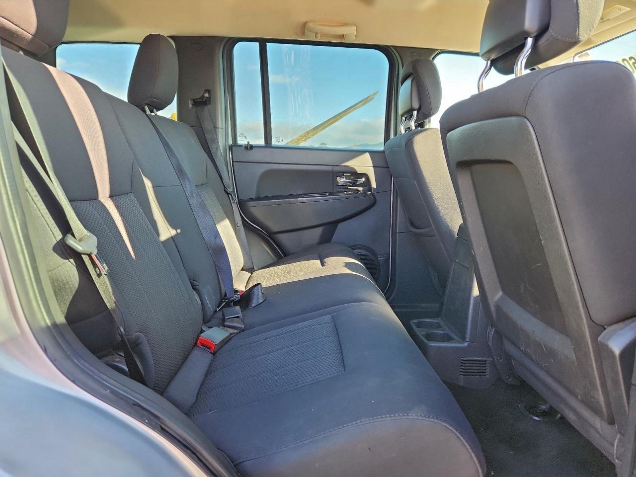 Jeep Liberty Sport Image 12