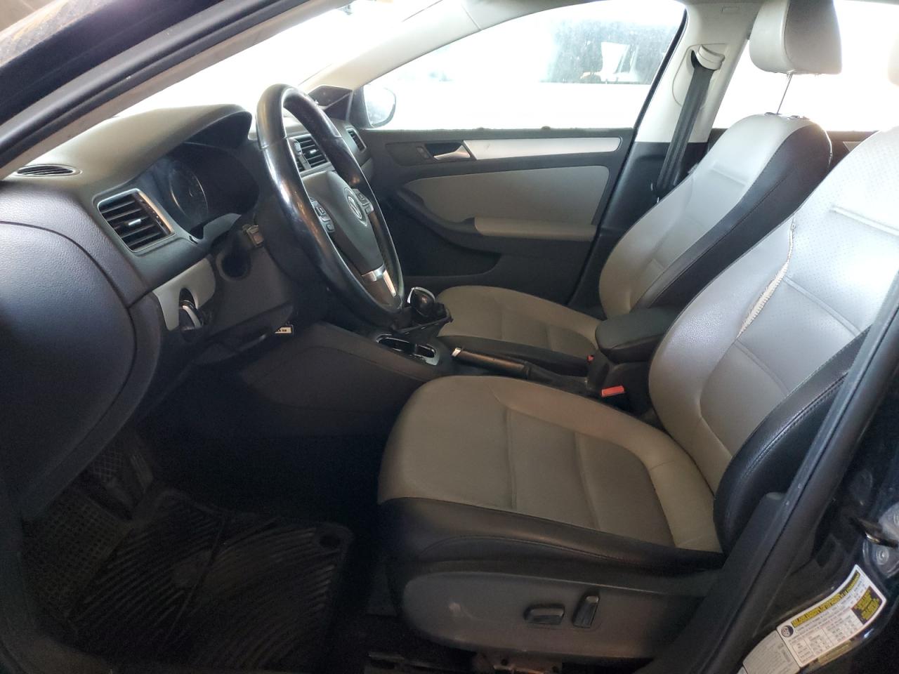 Volkswagen Jetta Hybrid Image 5