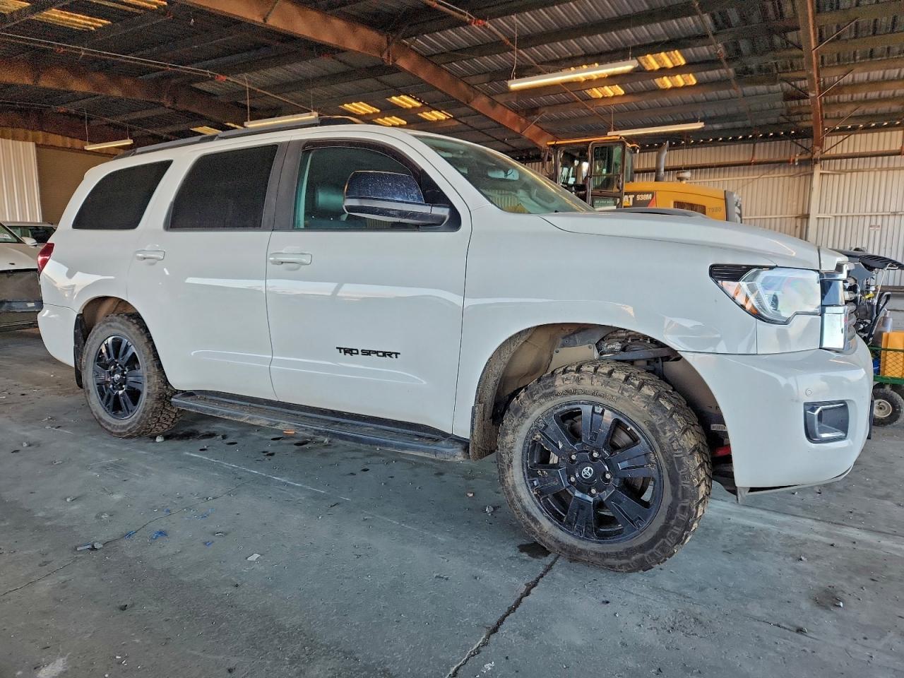 Toyota Sequoia Sr5 Image 3