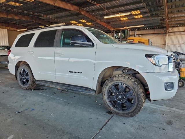 Toyota Sequoia Sr5 Image 3