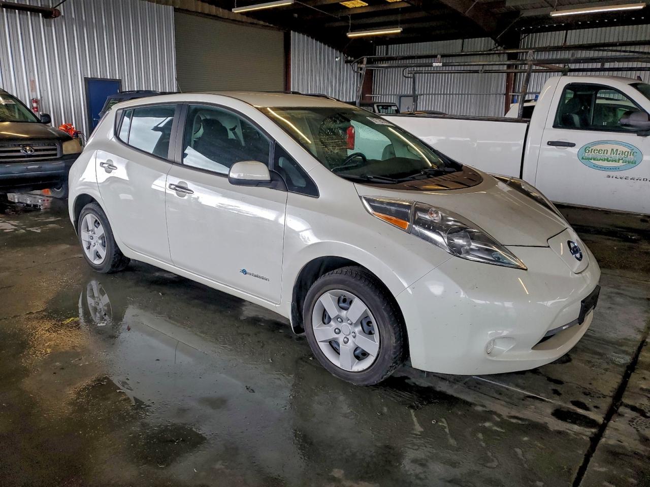 Nissan LEAF S Image 11