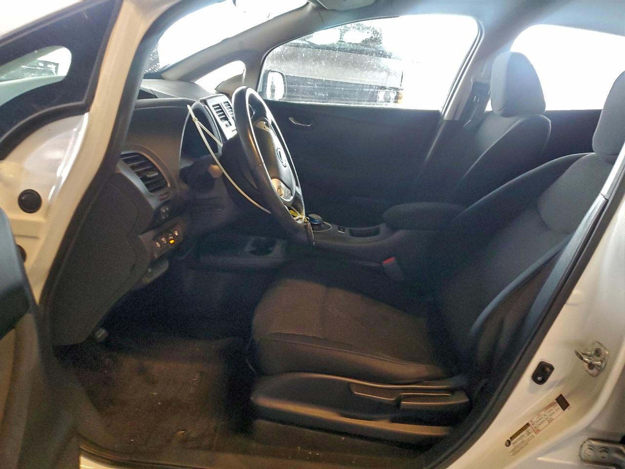 Nissan LEAF S Image 10