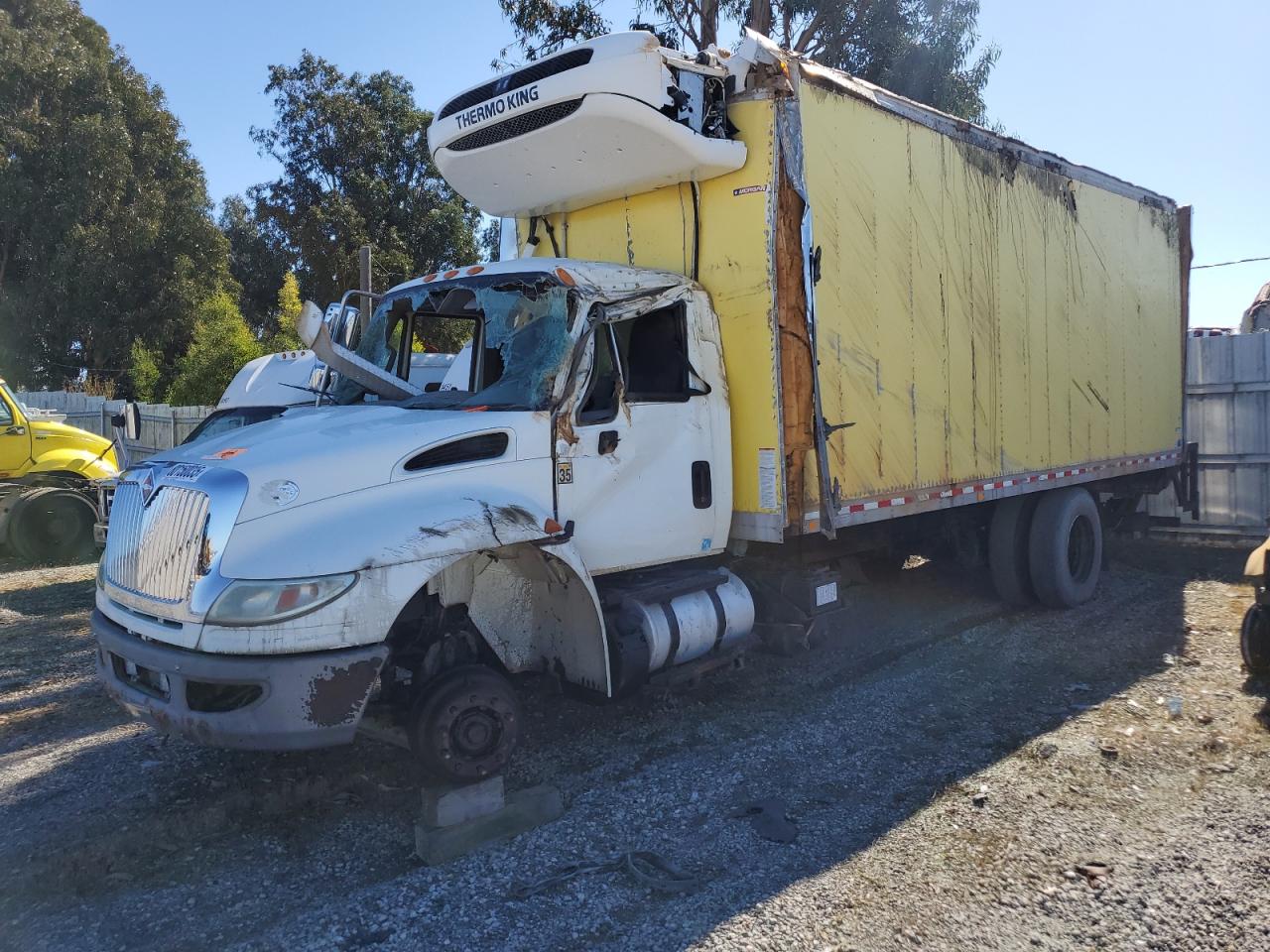 International 4300 4300 Image 9