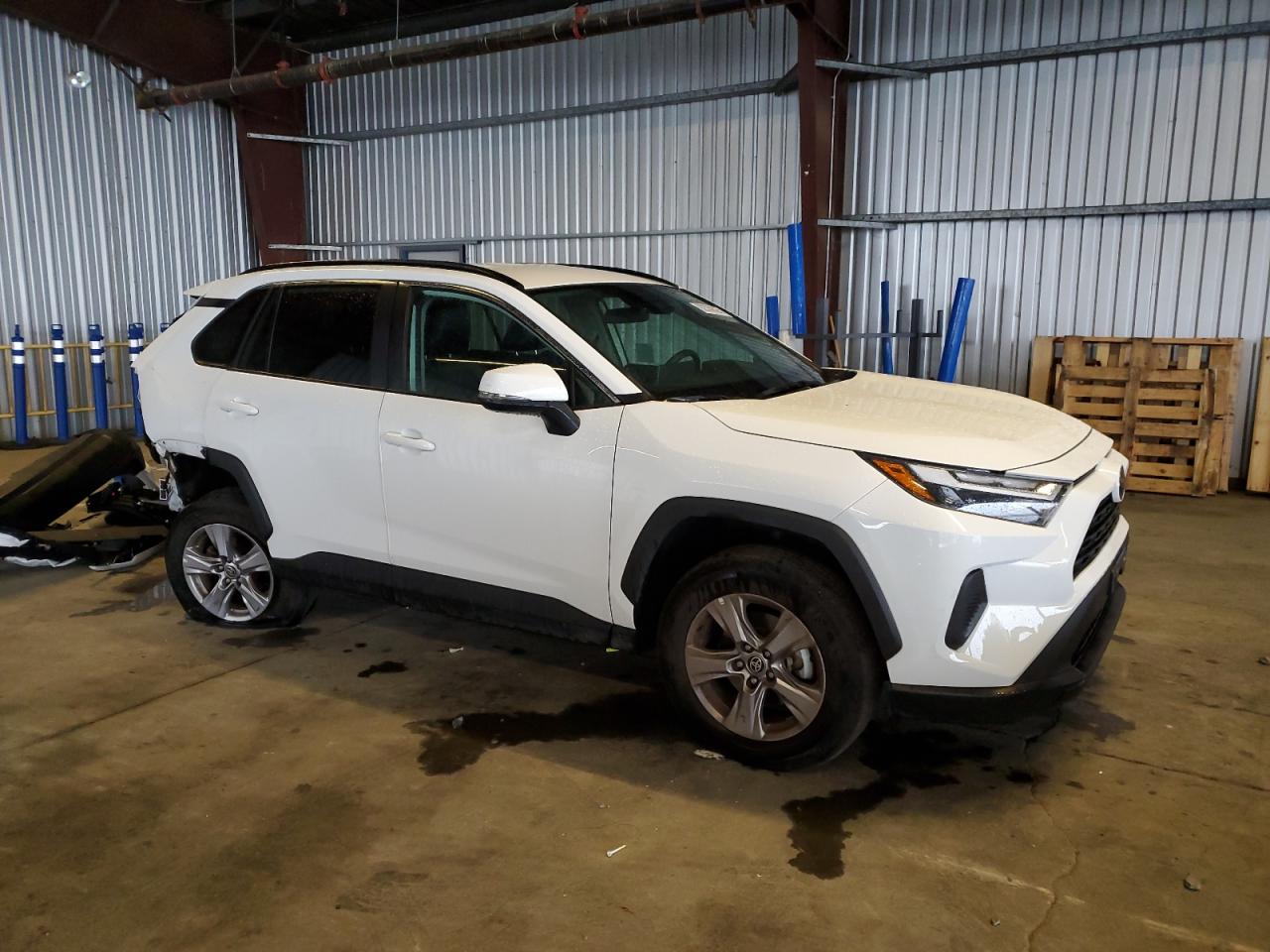 Toyota RAV4 Xle Image 3
