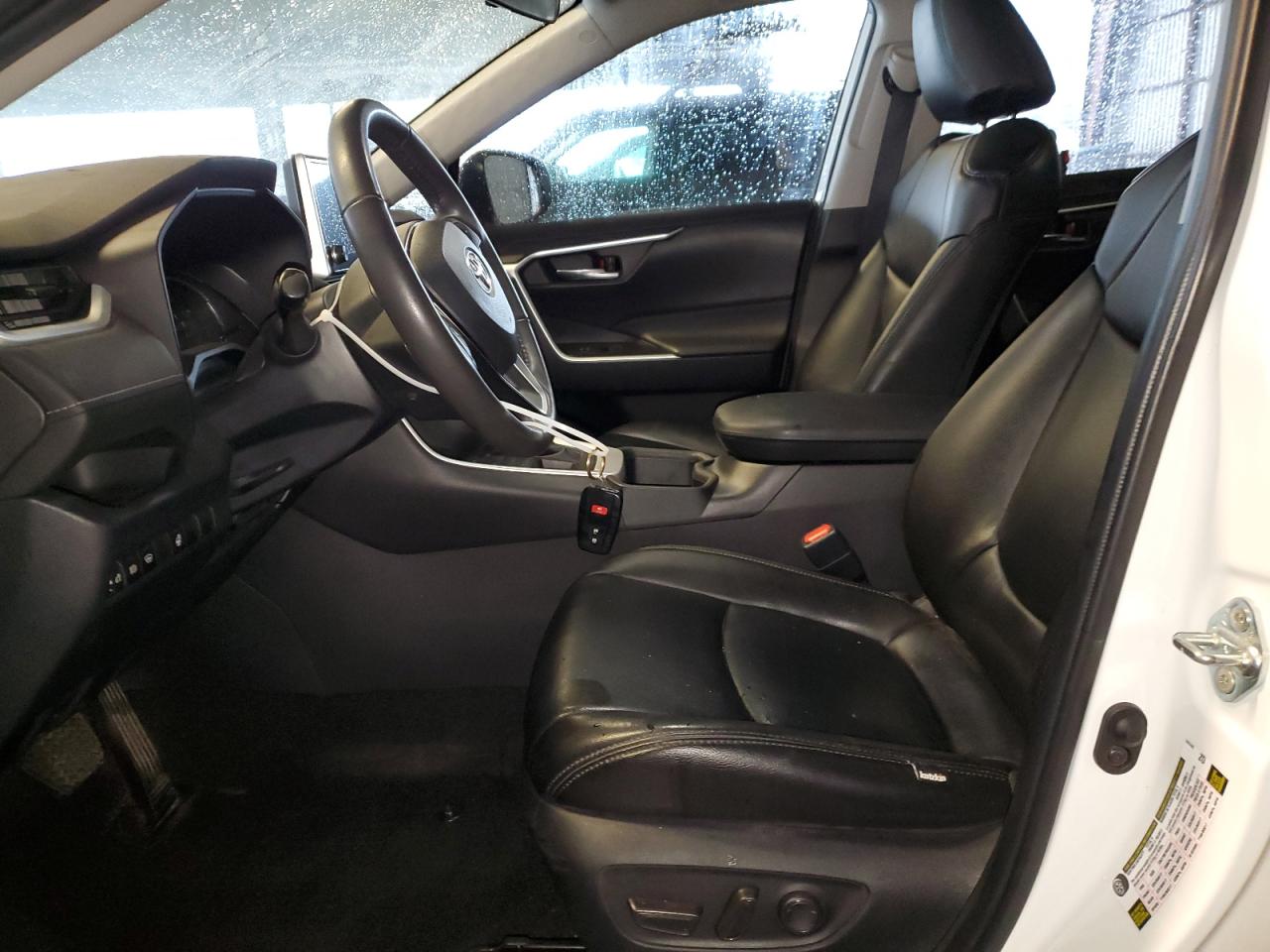 Toyota RAV4 Xle Image 4