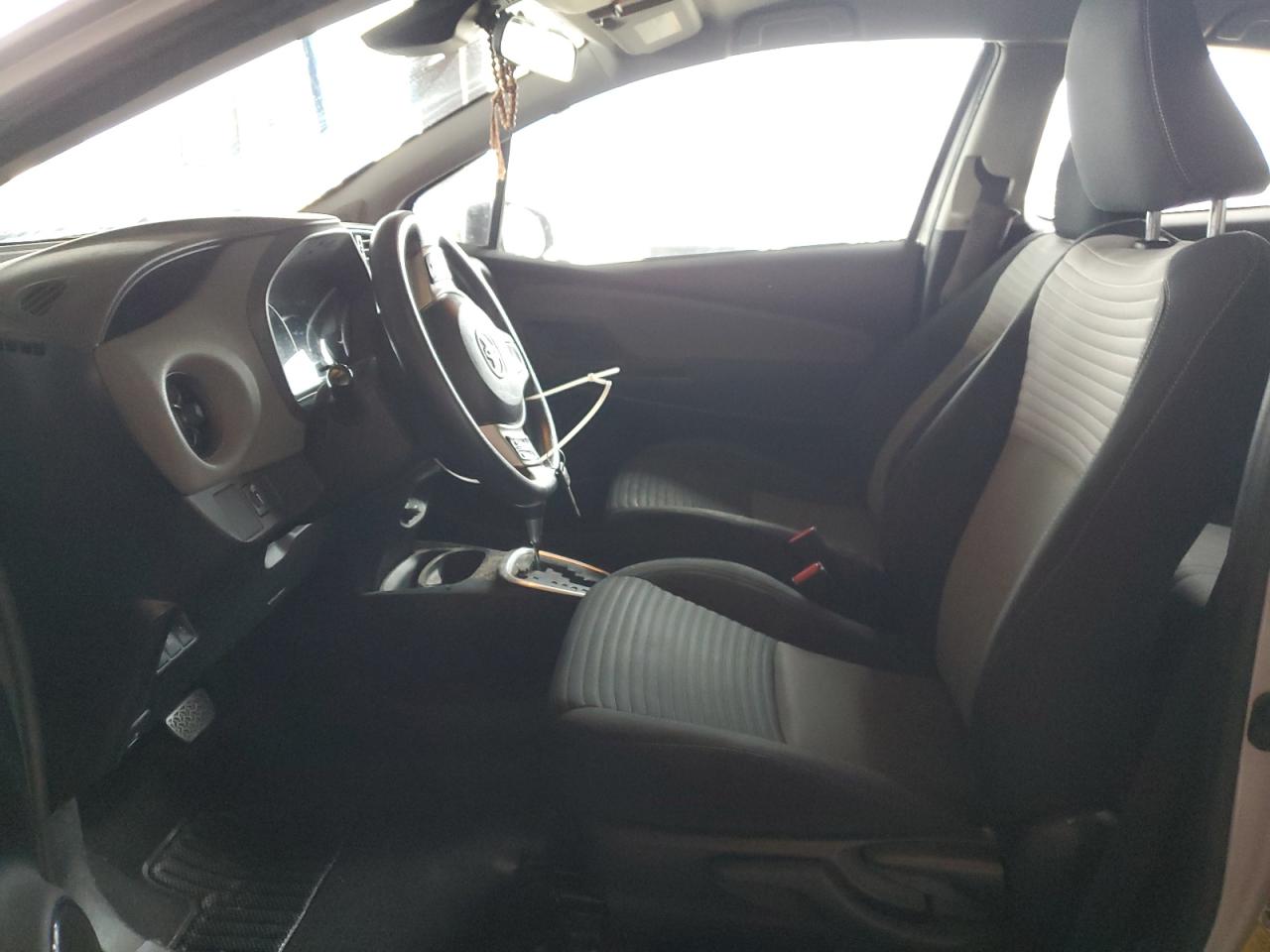 Toyota Yaris L Image 8