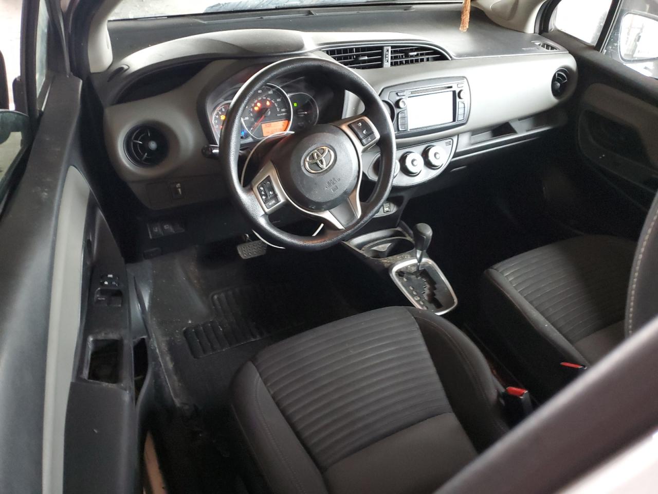 Toyota Yaris L Image 12