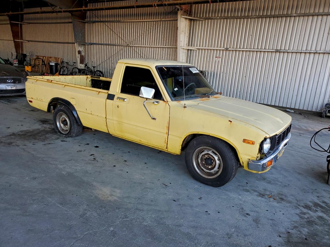 Toyota Pick Up Image 4