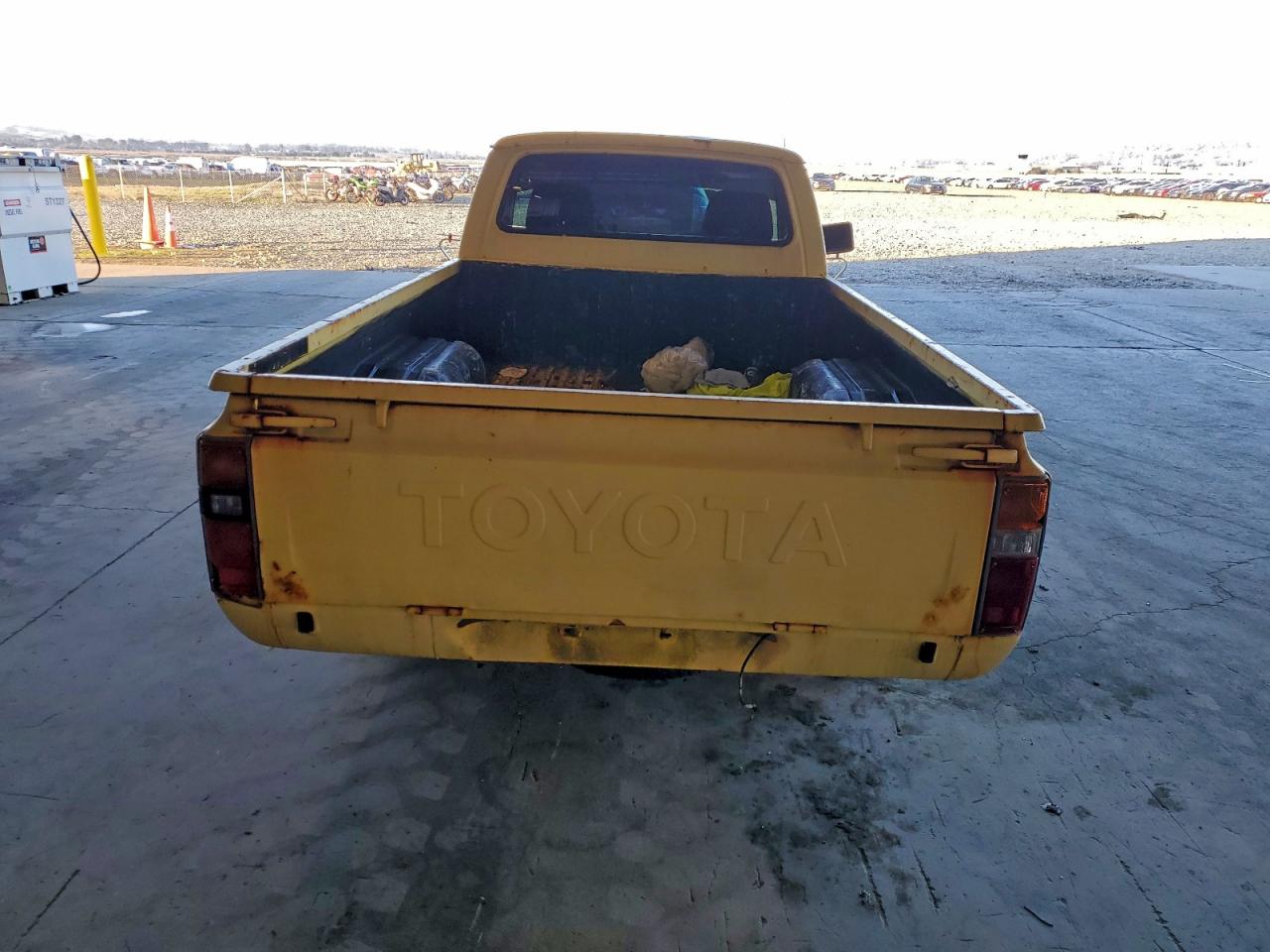 Toyota Pick Up Image 3