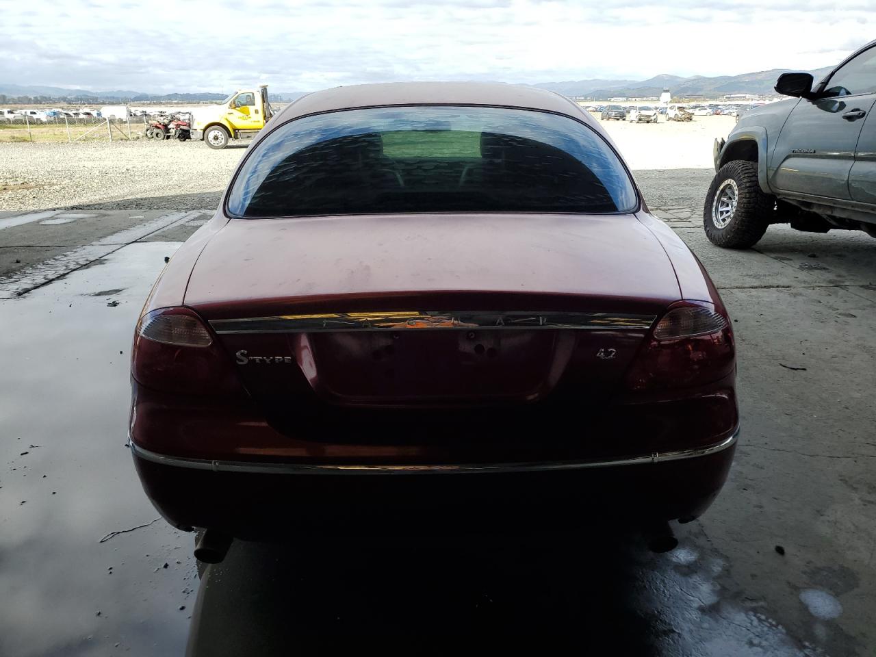 Jaguar S-Type 4.2 Image 3