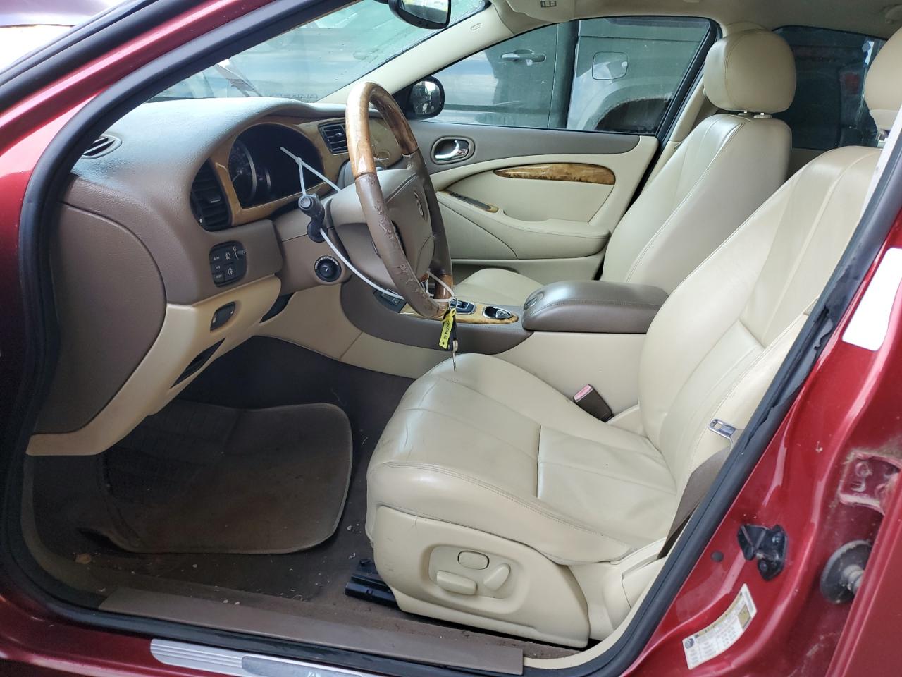 Jaguar S-Type 4.2 Image 7