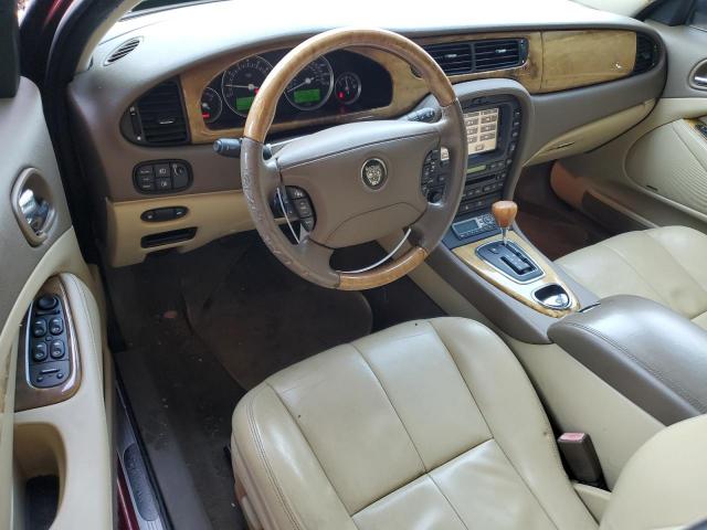 Jaguar S-Type 4.2 Image 11