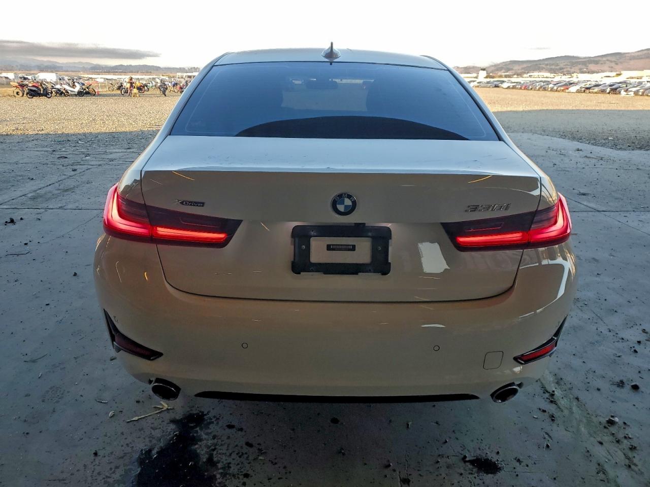 BMW 3 Series Image 3